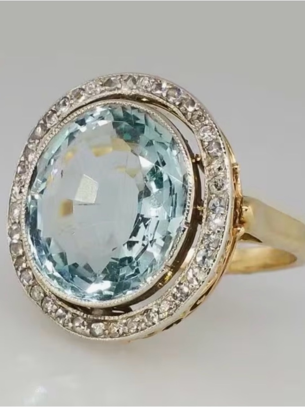 🩵 Sparkling Gold Ring with Light Blue Aquamarine Halo and Diamond CZ Accents 🩵